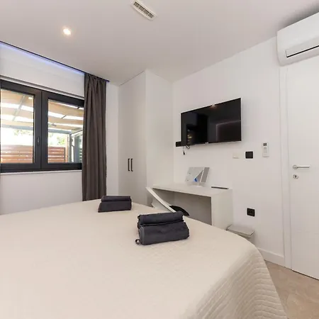 Apartment Orange - Okrug Gornji Seaside Retreat *