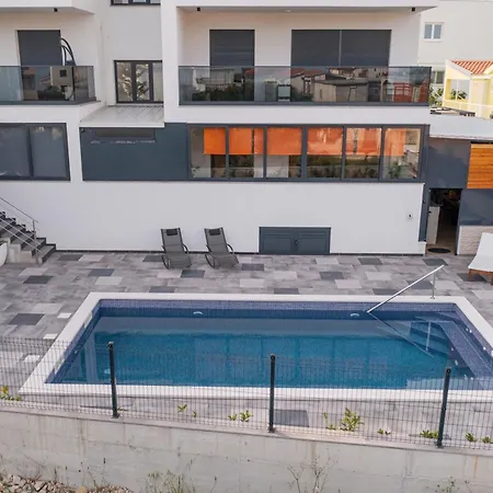 Apartment Orange - Okrug Gornji Seaside Retreat
