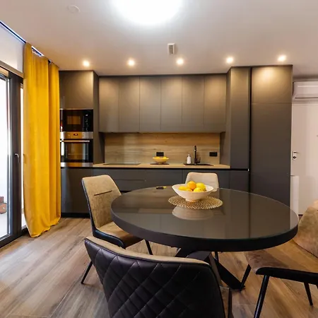 Orange - Okrug Gornji Seaside Retreat Apartment Trogir