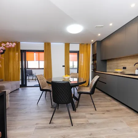 Apartment Orange - Okrug Gornji Seaside Retreat Trogir