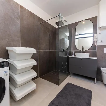 Apartment Orange - Okrug Gornji Seaside Retreat Trogir