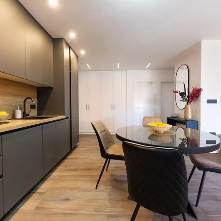 Orange - Okrug Gornji Seaside Retreat Apartment Trogir