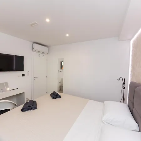 Orange - Okrug Gornji Seaside Retreat Apartment *