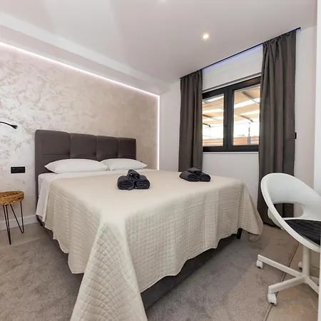 Orange - Okrug Gornji Seaside Retreat Apartment Trogir