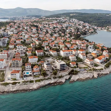 Apartment Orange - Okrug Gornji Seaside Retreat